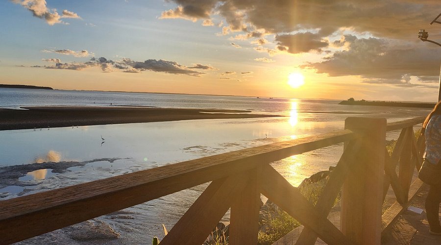 Vista do pôr do sol no Espigão Costeiro em São Luís.